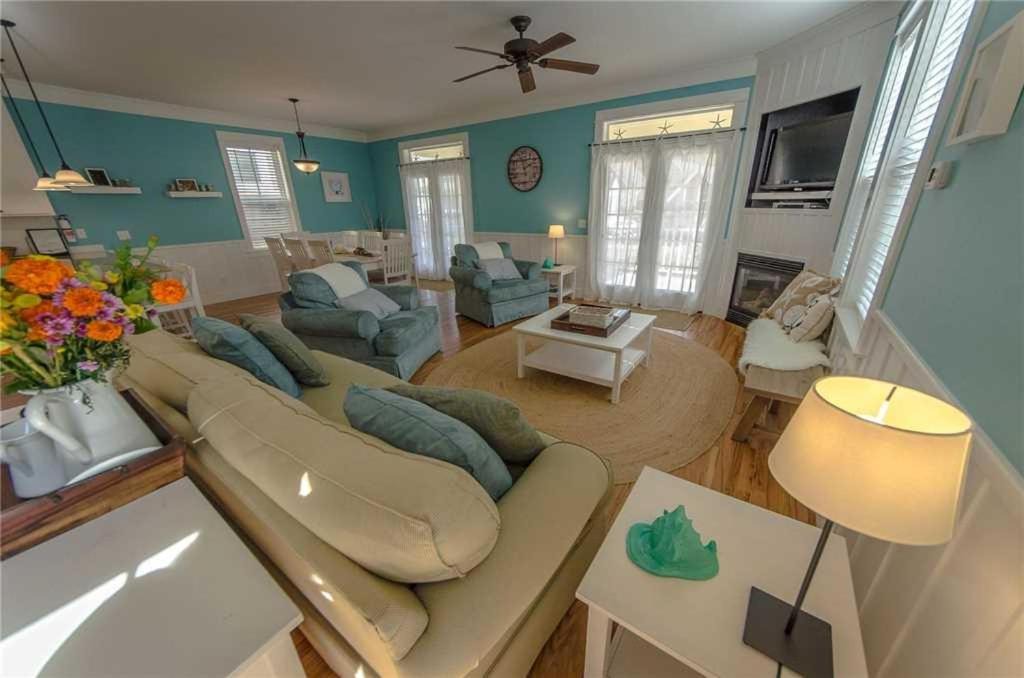 Photo of Livingroom in Olivia Beach