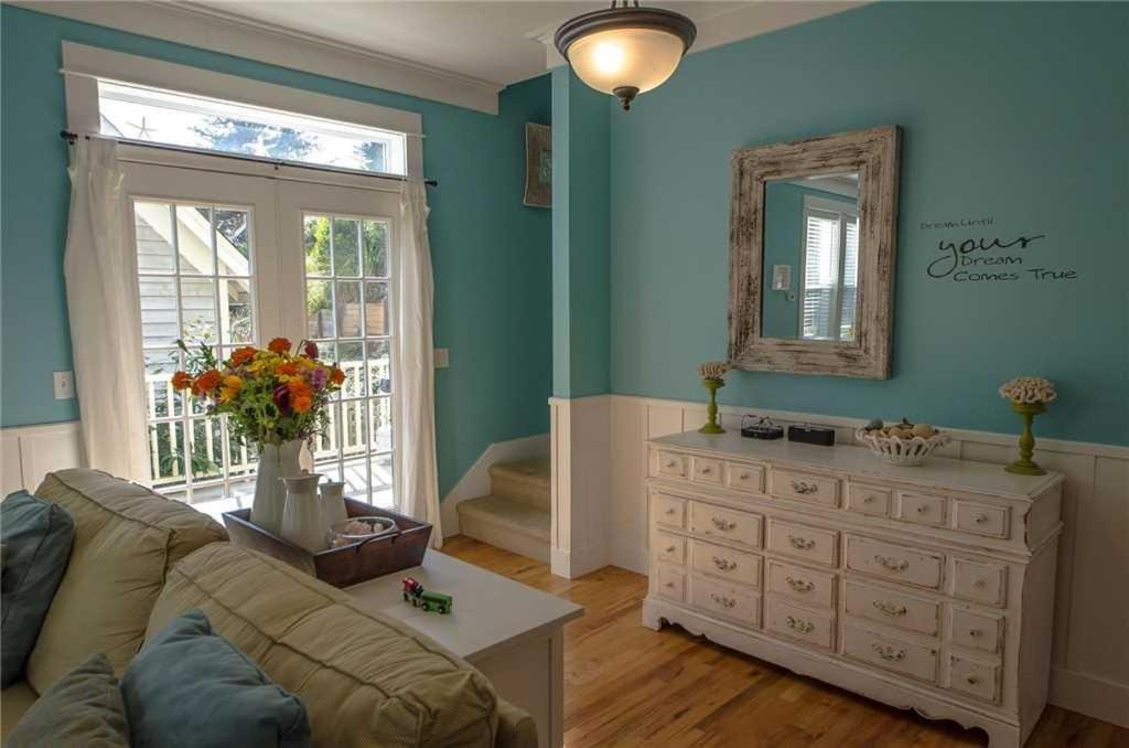 Photo of Livingroom in Olivia Beach