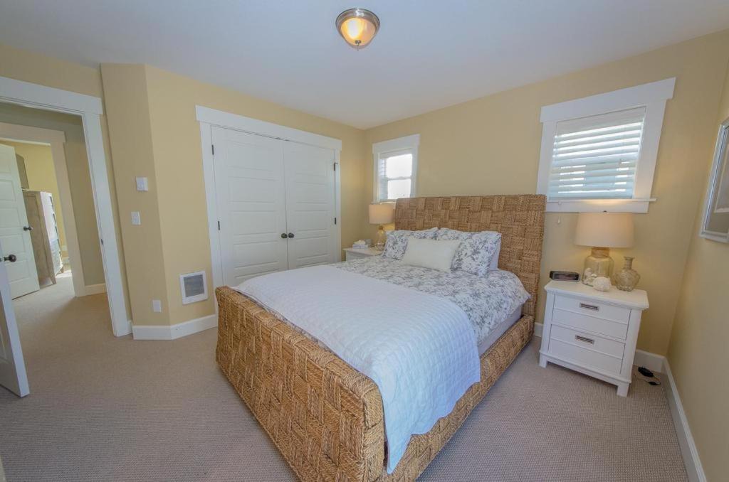 Photo of Bedroom in Olivia Beach