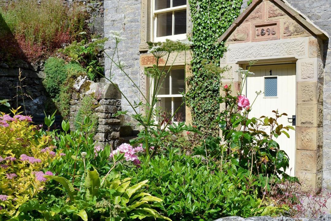 Photo of Buildings in Alstonfield