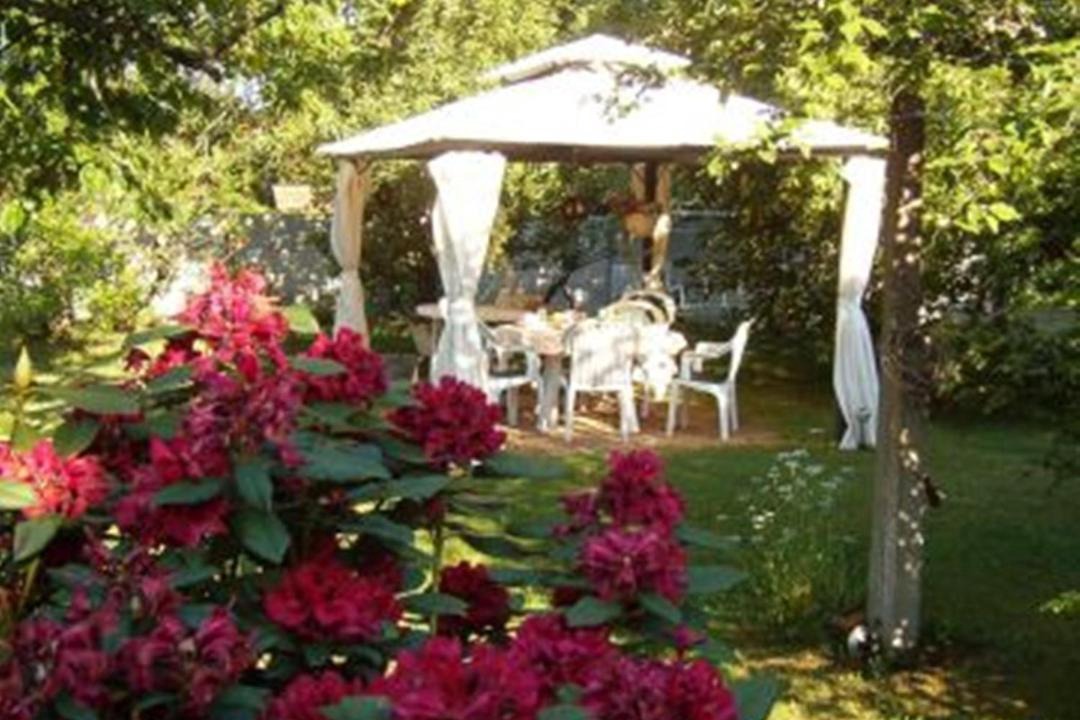 Photo of Others in Bezenet