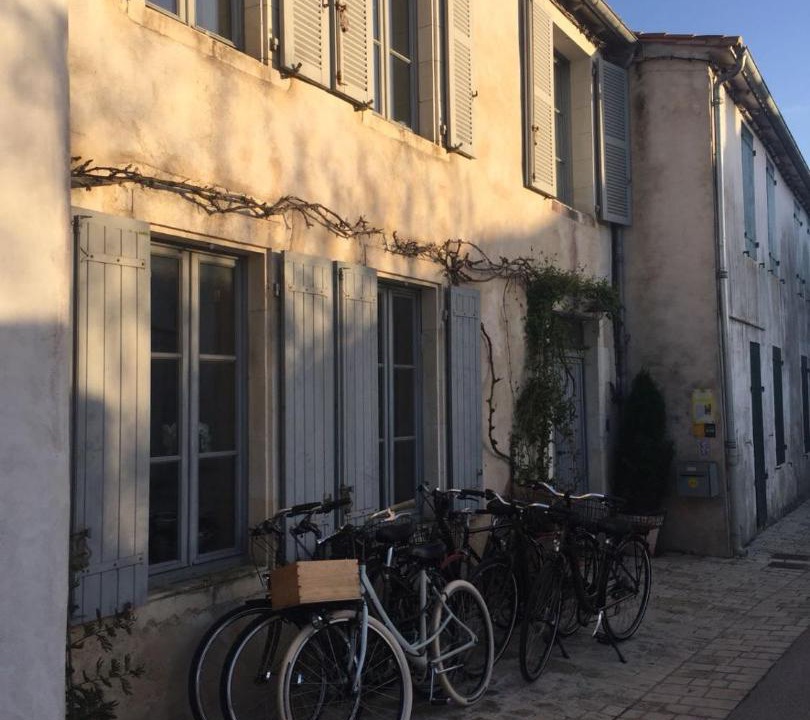 Photo of Buildings in Ars-en-Re