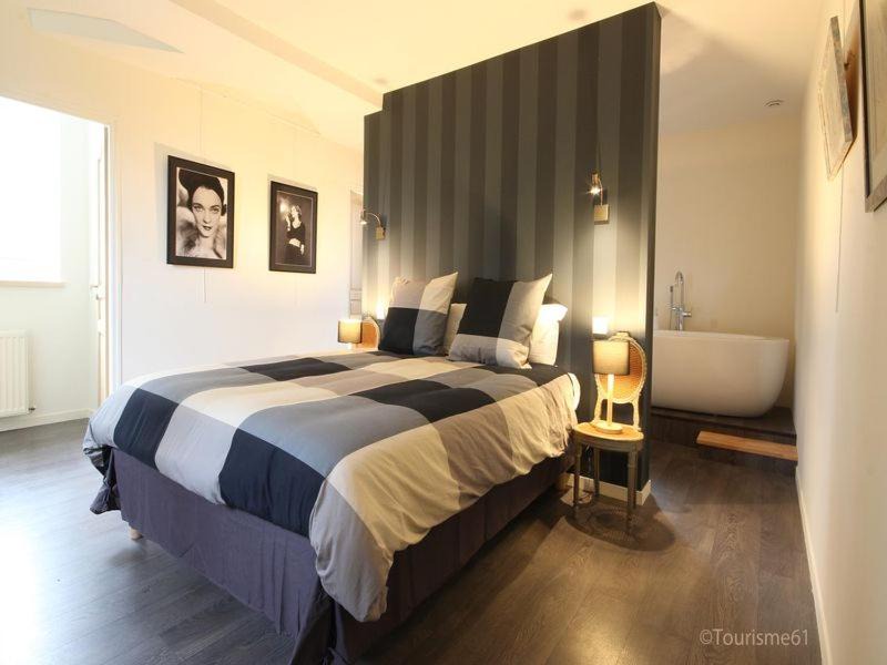 Photo of Others in Neuvy-au-Houlme