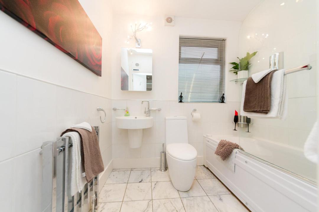Photo of Bathroom in Graveney