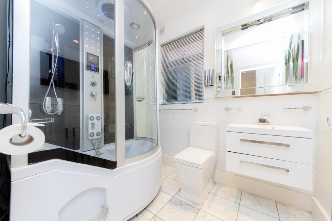 Photo of Bathroom in Graveney