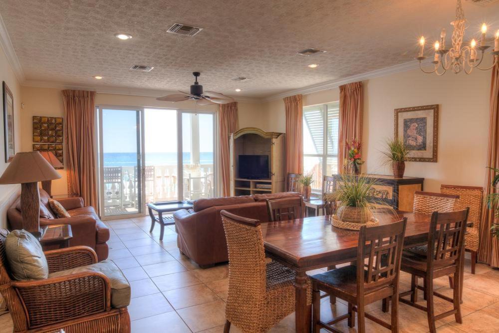 Photo of Livingroom in Silver Sands Beach