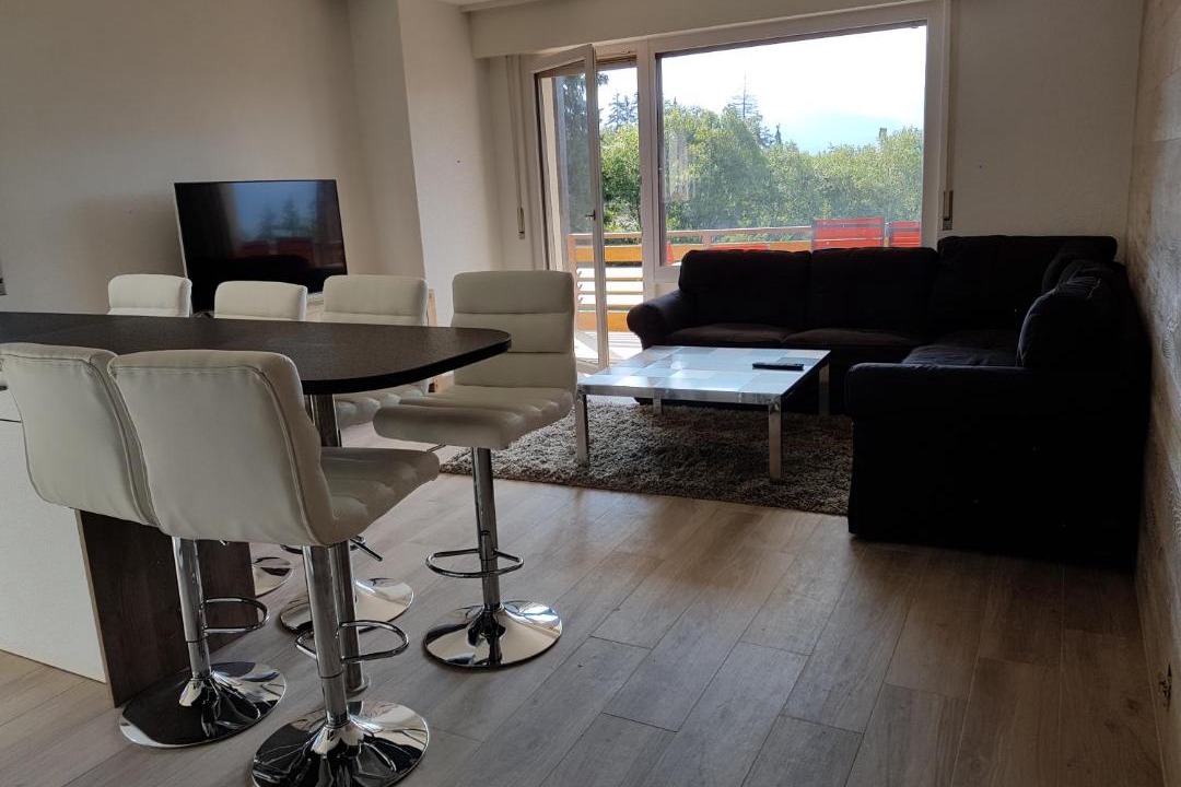 Photo of Livingroom in Lens