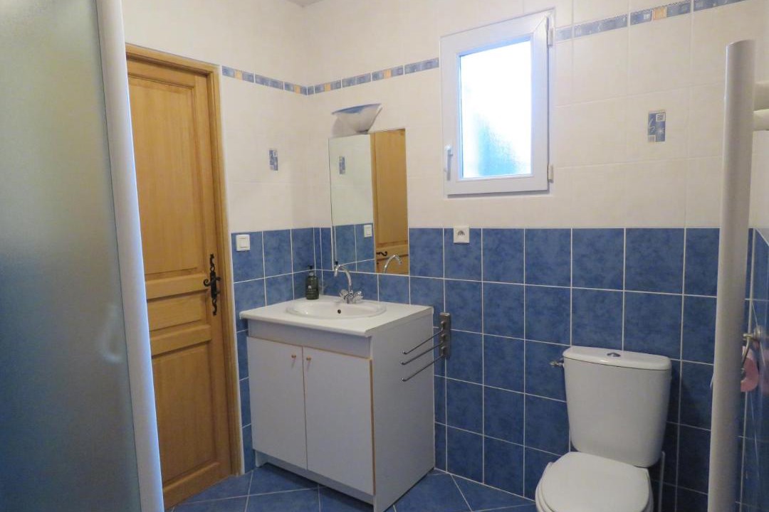 Photo of Bathroom in Dragey-Ronthon
