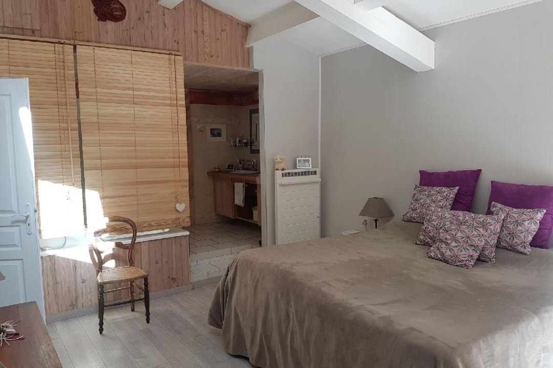 Photo of Bedroom in Lambesc