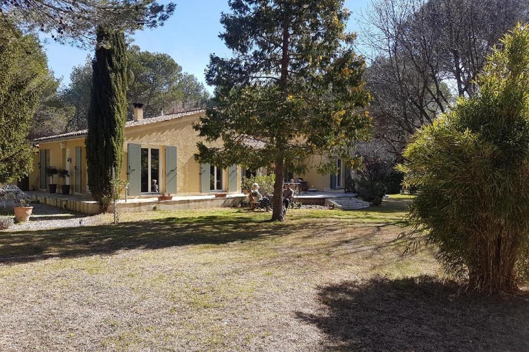 Photo of Buildings in Lambesc