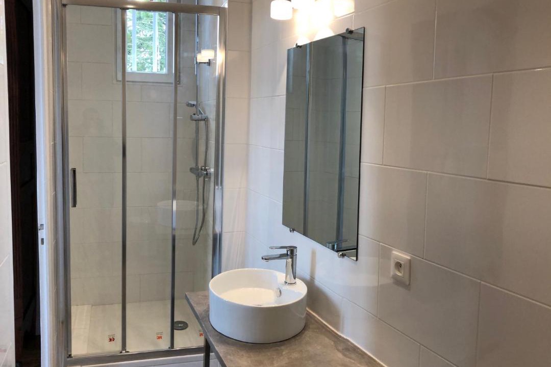 Photo of Bathroom in Saint-Michel-de-Fronsac