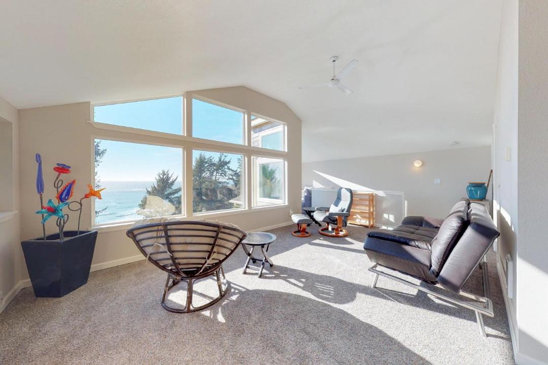 Photo of Livingroom in Otter Rock