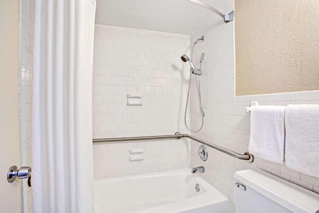 Photo of Bathroom in Willoughby Spit
