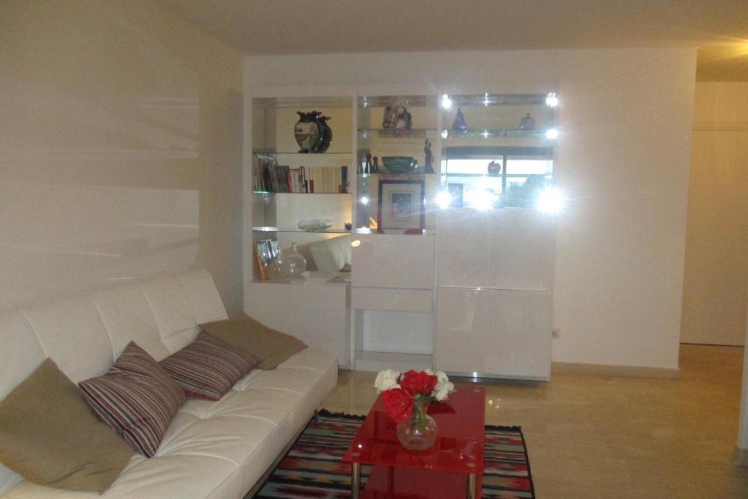 Photo of Livingroom in California - Pezou