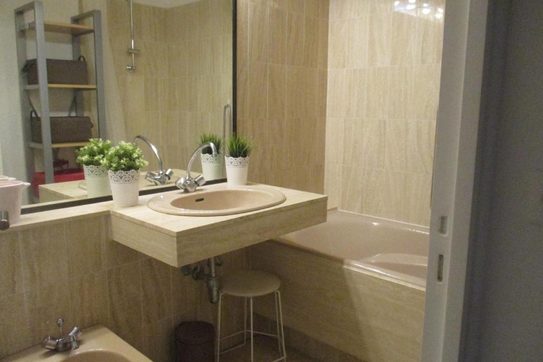 Photo of Bathroom in California - Pezou