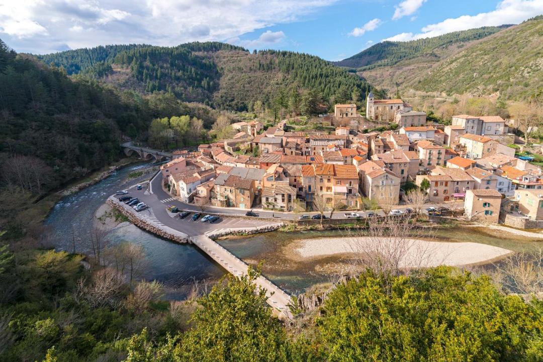 Photo of Buildings in Avene