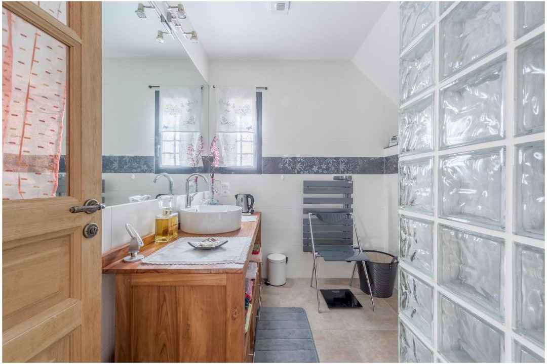 Photo of Bathroom in Gap