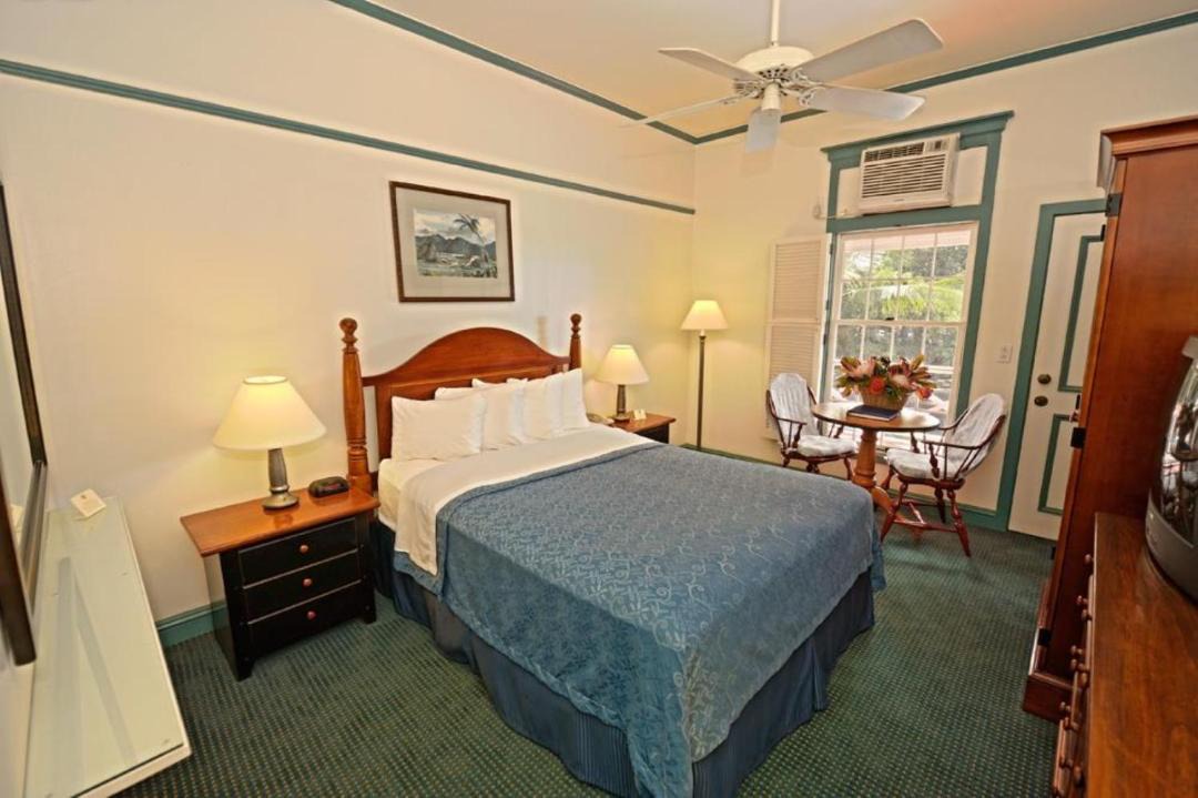 Photo of Bedroom in Historic Lahaina Front Street