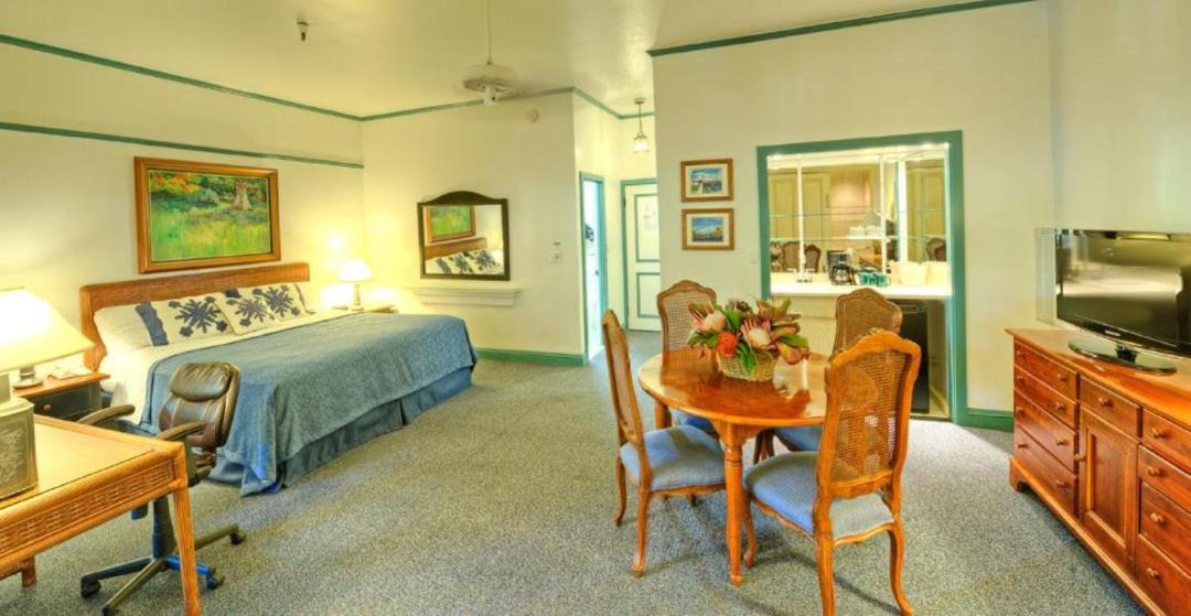 Photo of Livingroom in Historic Lahaina Front Street