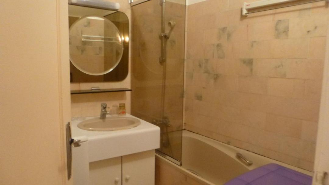 Photo of Bathroom in California - Pezou