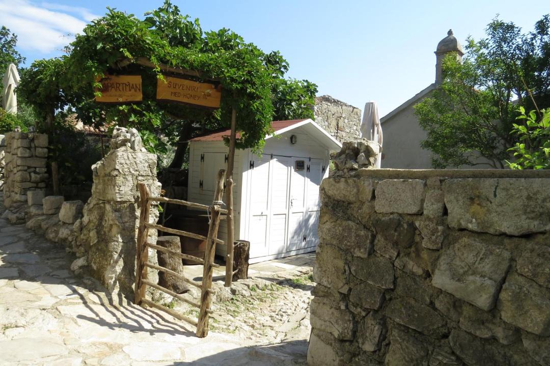 Photo of Others in Cres