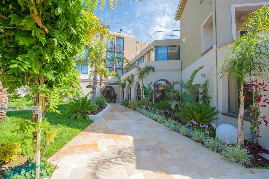 Photo of Others in Carros