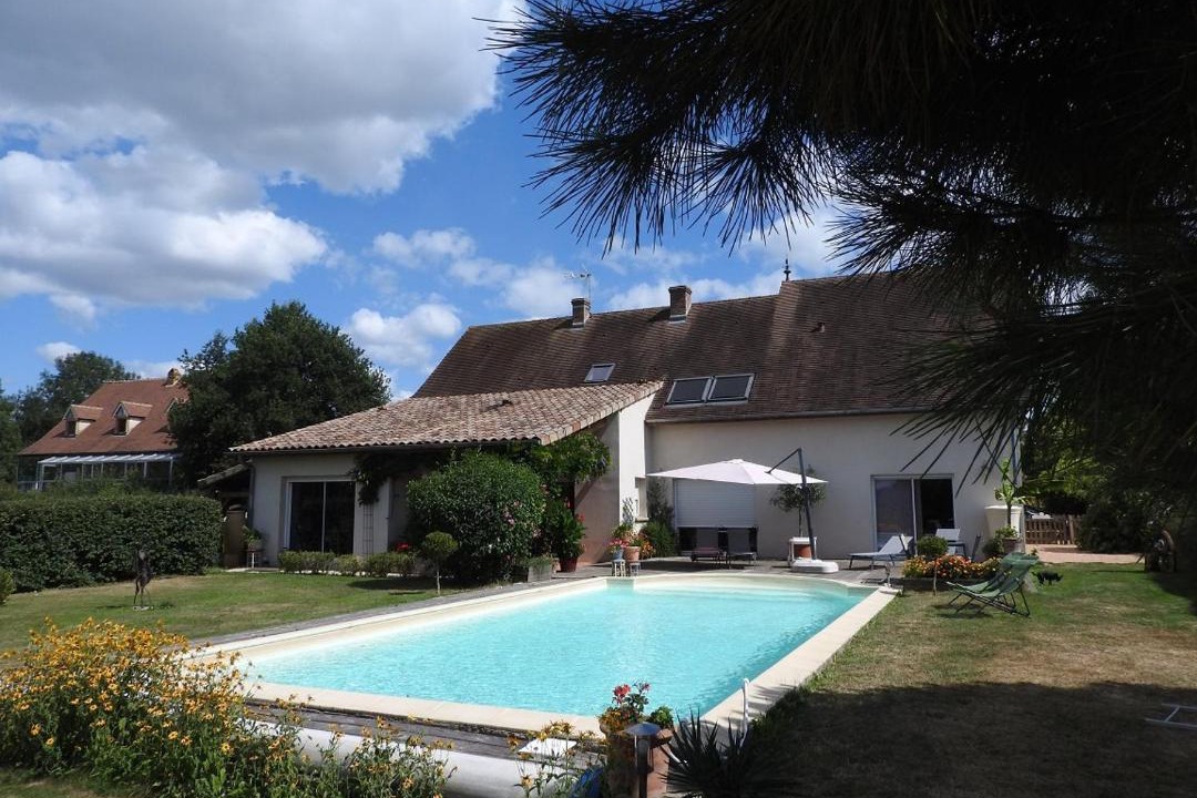 Photo of Outdoor in La Chapelle-de-Bragny