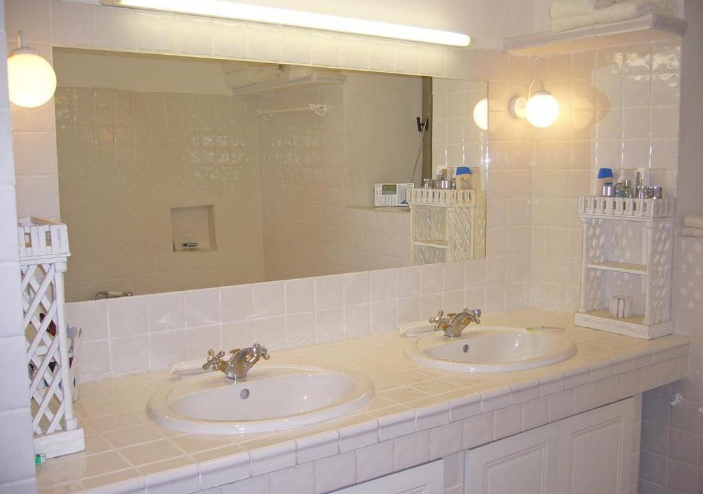 Photo of Bathroom in Montouliers