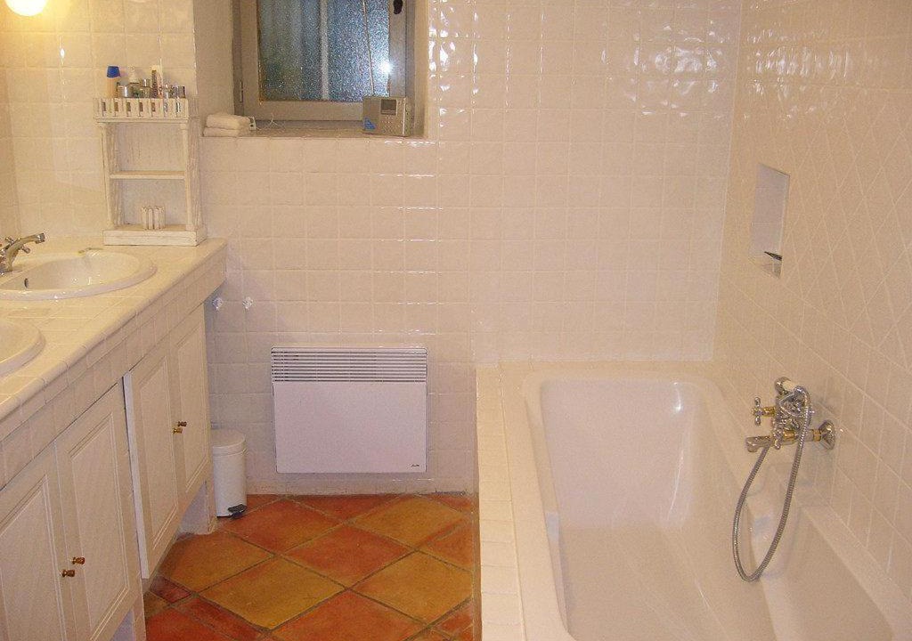 Photo of Bathroom in Montouliers