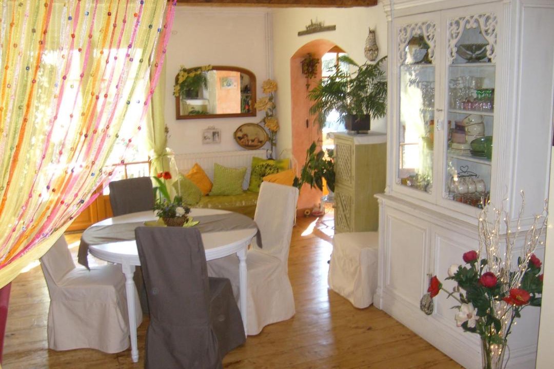 Photo of Livingroom in Donneville