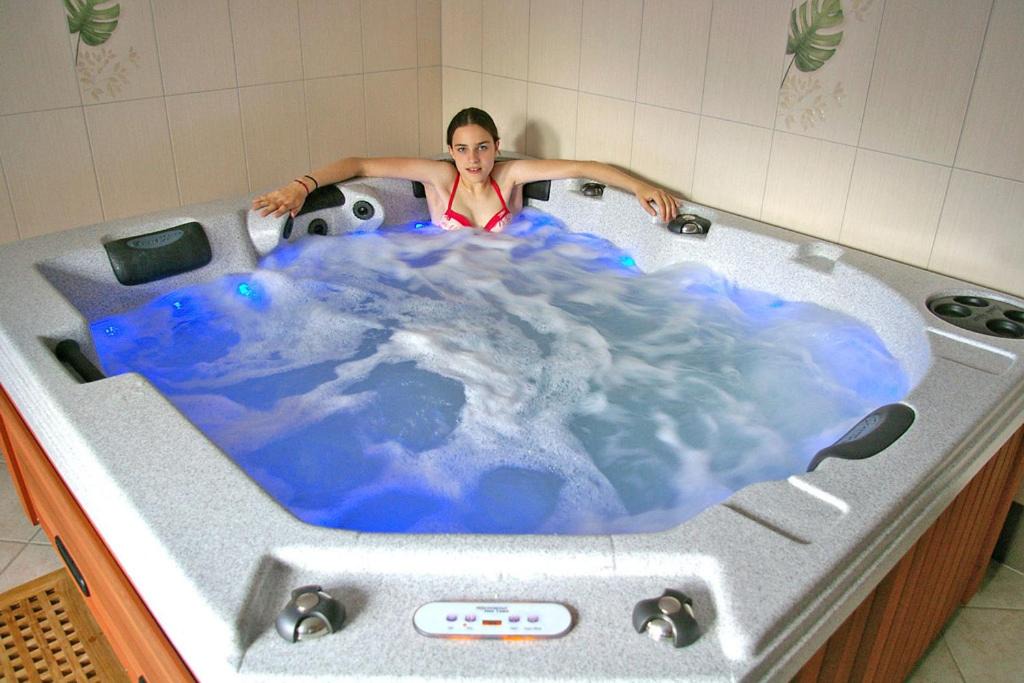 Photo of Human In Picture in Apremont