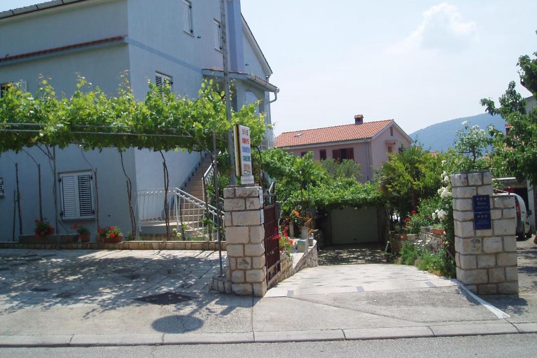 Photo of Others in Cres