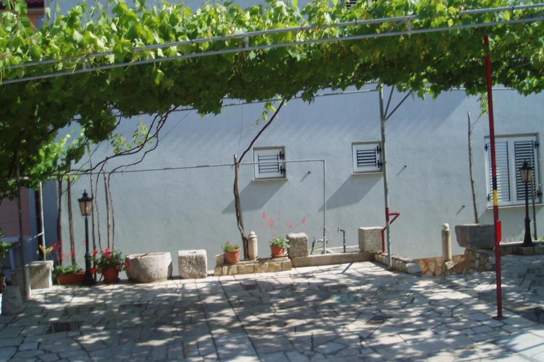 Photo of Others in Cres