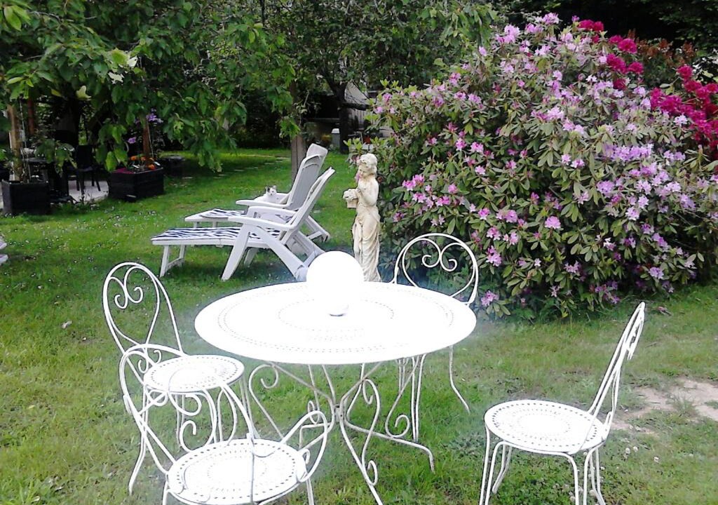 Photo of Others in Bezenet