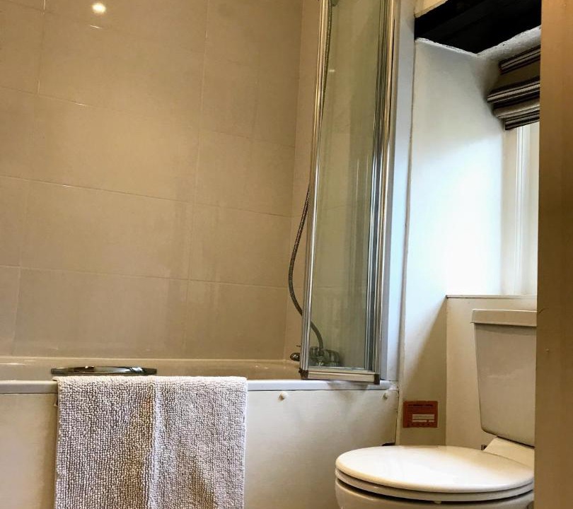 Photo of Bathroom in Farthinghoe