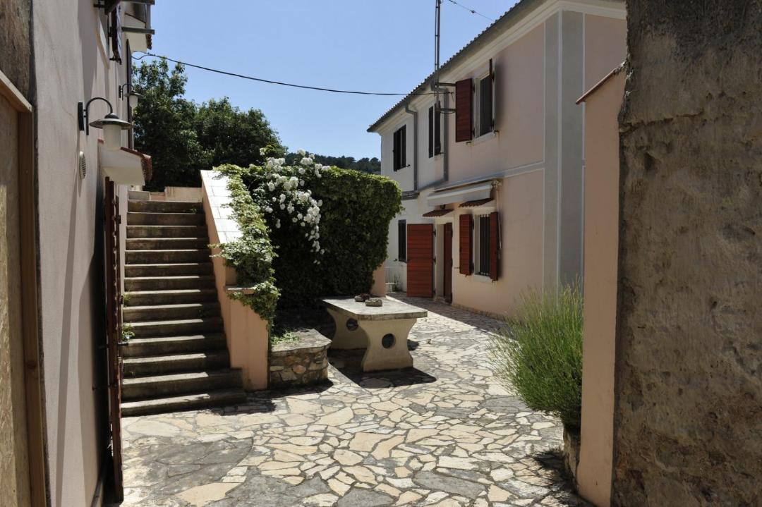 Photo of Others in Dragove