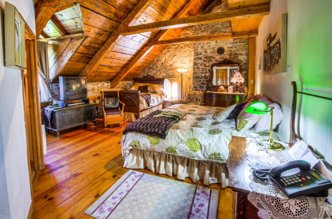 Photo of Bedroom in Chateau-Richer