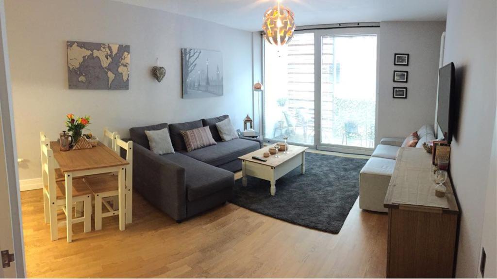 Photo of Livingroom in Leicester City Centre