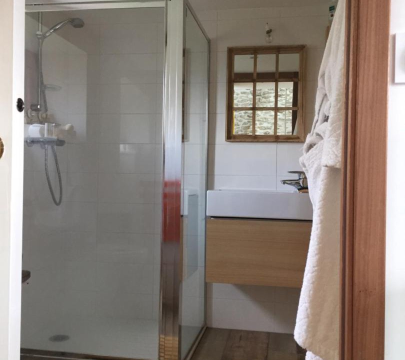 Photo of Bathroom in Le Cloitre-Saint-Thegonnec