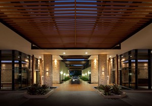 Oaks Redcliffe Mon Komo Suites