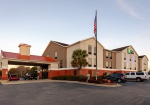 Holiday Inn Express & Suites Milton East I-10, an Ihg Hotel