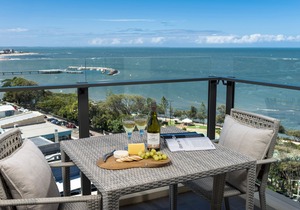 Oaks Redcliffe Mon Komo Suites