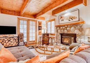 Mountain-chic getaway with a private hot tub, SHARC passes, WiFi, & four bikes