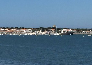 In the heart of La Flotte - House 4 persons- private Patio - Private parking