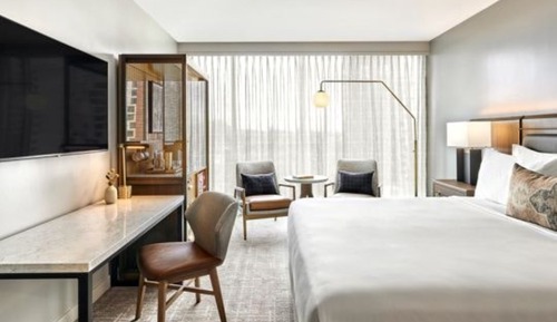 Deluxe Room, 1 King Bed, Accessible