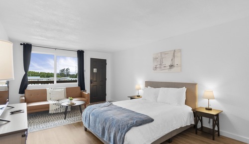 Single Queen Room- Lower Level