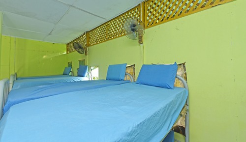 Shared Dormitory, Men only