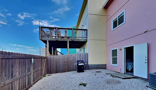 House (4 Bedrooms)