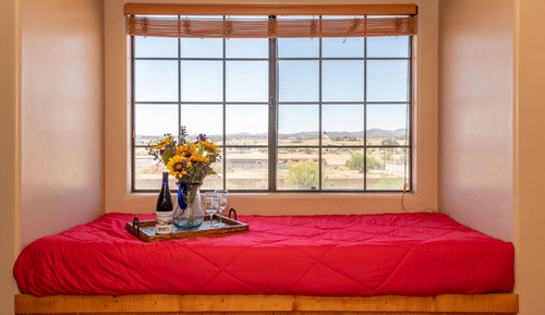 Single Queen w/Day Bed - Upstairs