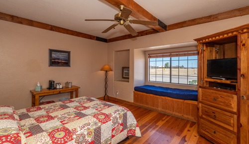 Single King w/Day Bed - Upstairs
